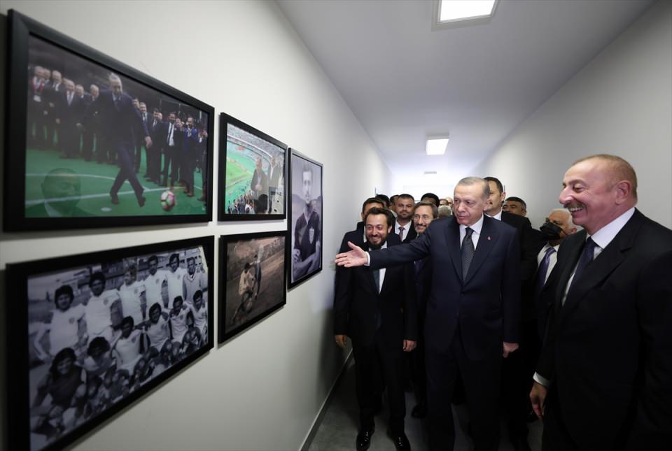 <p>Erdoğan ile Aliyev Dost Agropark Akıllı Tarım Kampüsü'nde incelemelerde bulunarak yetkililerden bilgi aldı.</p>

<p> </p>
