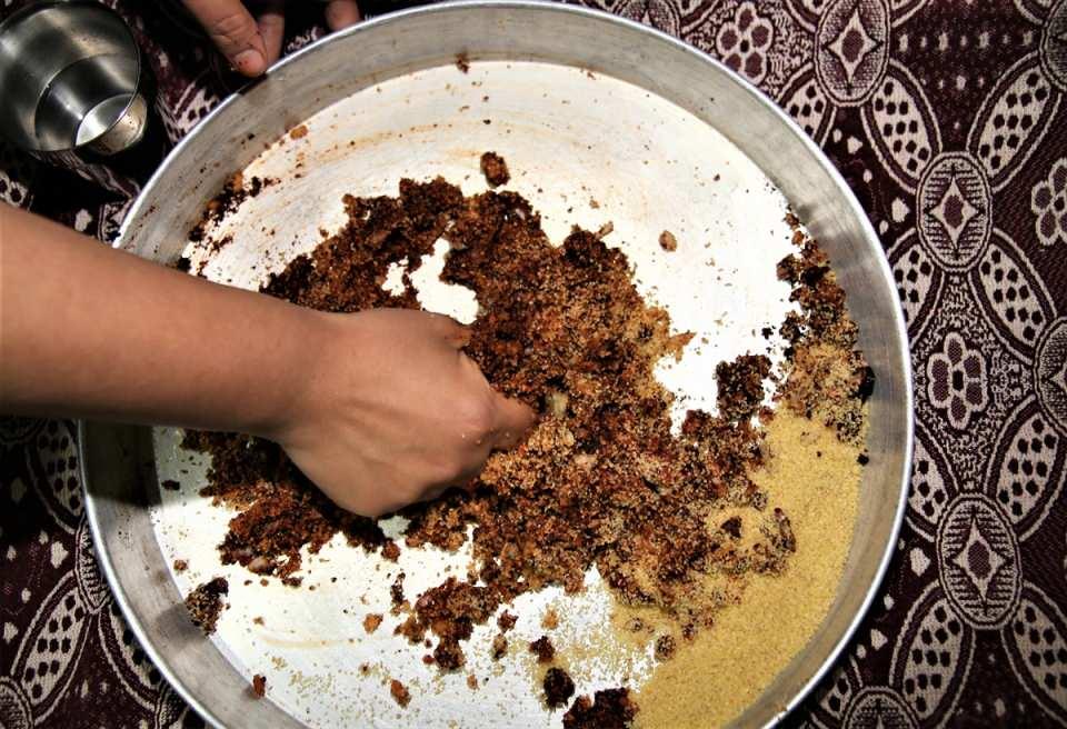 <p>Bu yüzden Şanlıurfa'da ticari amaçla yoğrulmaz ve satışı yapılmaz." diye konuştu.</p>
<p> </p>