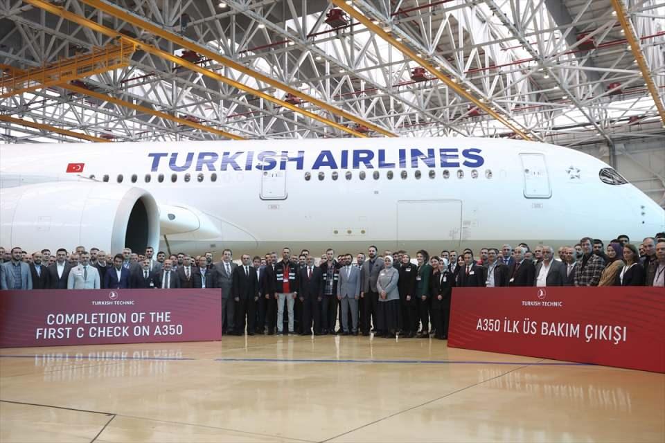 <p>Bolat, "Şu anda 11 adet A350 uçağımız uçmakta. Bunlar genellikle uzun mesafeli uçuşlarda, sahip oldukları motor teknolojisi ve gövde teknolojisi ile beraber ortaklığımızın 787'lerle beraber en efektif uçakları. Bu uçakların orta vadede sayıları 36'ya çıkacak. Daha fazla da almak için Airbus ile görüşmeler yapıyoruz." dedi.</p>

<p> </p>
