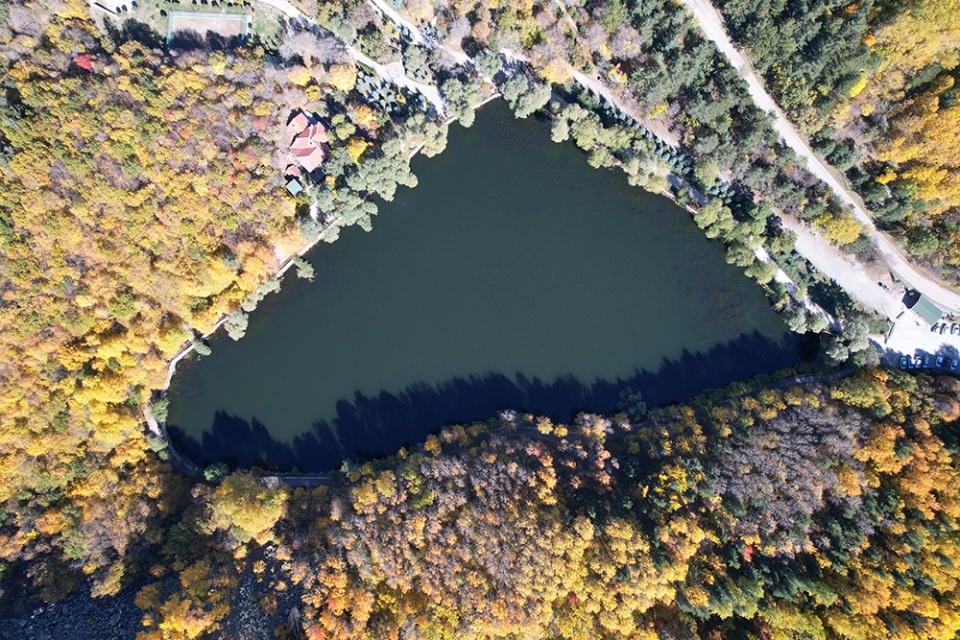 <p>Karayolu ulaşım ağına Ankara-Çubuk karayolu (D180) ile bağlanan Karagöl Tabiat Parkı, Ankara Esenboğa Havaalanı’na da 52 kilometre uzaklıkta bulunuyor.</p>