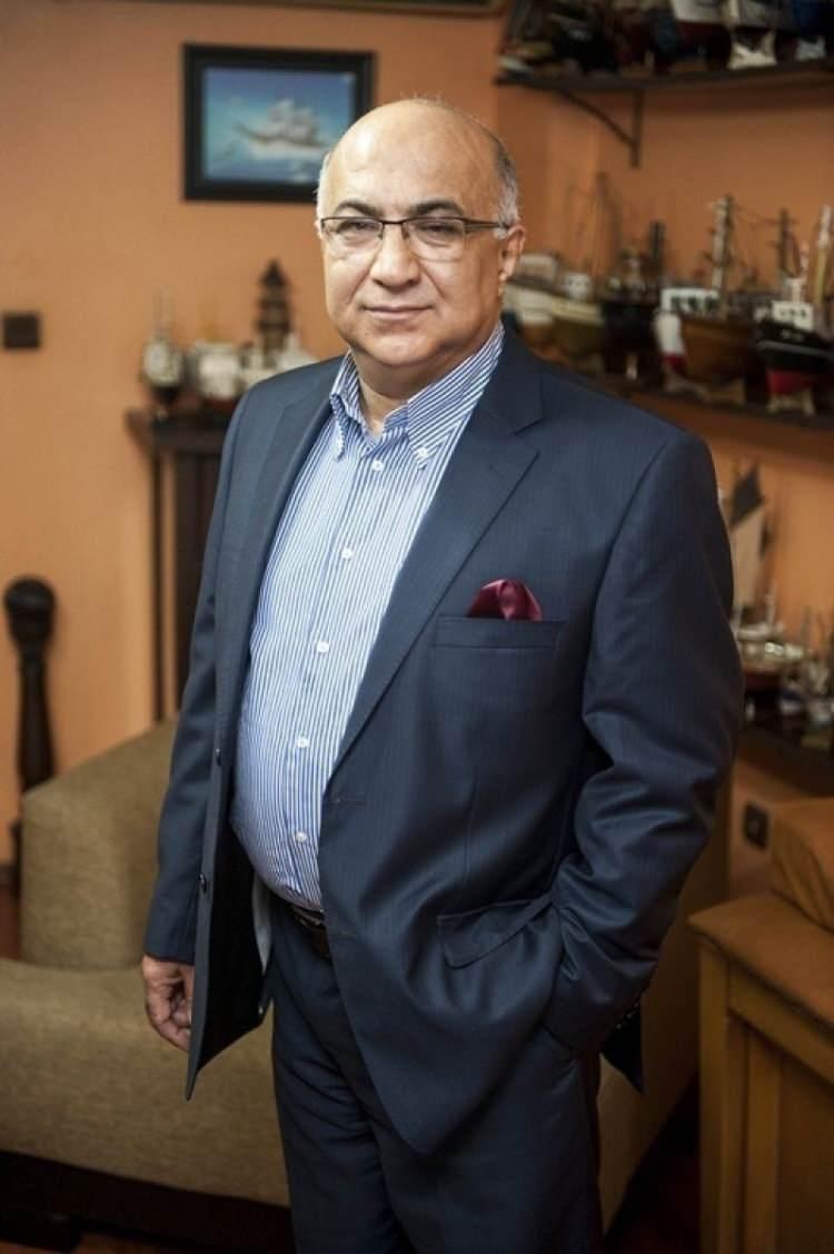 <p><span style="color:#B22222"><strong>"21 TANSİYONLA MİKROFONLARI SÖKÜP ATTIM"</strong></span><br />
<span style="color:#800080"><strong>Arif Verimli, programdan ayrılmasından uzun bir süre geçmesinin ardından da dikkat çeken bir itirafta bulundu. </strong></span></p>