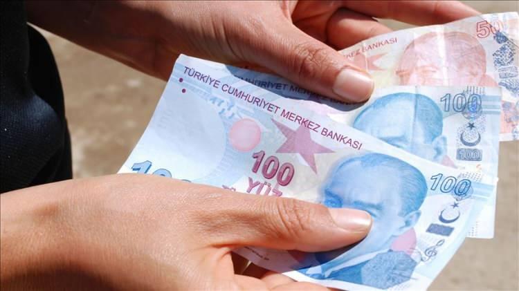 <p><strong>Basında 212 ile çalıştım, 2000 öncesinde de çalışmam var, 8 Eylül tarihini bir ay ile kaçırıyorum. Basındaki yıpranmayla öne çekip EYT'den yararlanmam mümkün mü?</strong></p>
<p>2000 yılı öncesinde fiili hizmet zammıyla çalışmışsa yıpranma süresi başlangıcı geri çeker. Bir ay geri çekeceği için EYT hakkından faydalanabilir.</p>