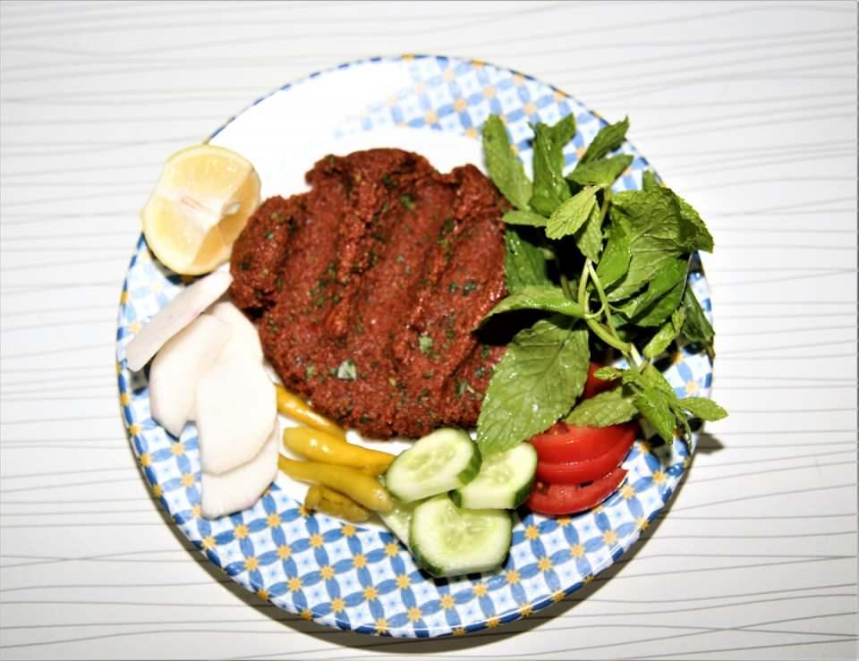 <p>Kaya, Şanlıurfa çiğ köftesinin kısa sürede hazırlanıp tüketildiğine dikkati çekerek, şöyle konuştu:</p>
<p>"Bizim köftemiz yapıldığında beklemeye gelmez. İşin orijinalinde her sanat gelişim odaklıdır, biz de gelişim odaklıyız. </p>