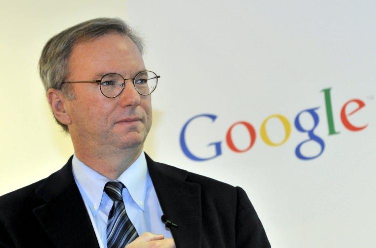 <p>Birçok teknoloji uzmanı, yakın bir gelecekte Çin’in büyük bir güç olacağını öngörüyor. Google’ın çatı şirketi Alphabet’in eski başkanı Eric Schmidt, Çin’in yapay zekâ alanında en geç 2025’e kadar ABD’yi geçmiş olacağını savunuyor.</p>