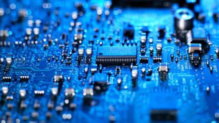 <p><strong>Çip ihracatında lider Çin</strong></p>
<p>2020 yılında Çin'in mikroçip ihracatı 400 milyar dolara ulaştı. 2021 yılında ise Çin'in ihracatı 522 milyar dolara seviyelerini gördü. Çin listede ilk sırada yer alıyor. ABD ise 44 milyar dolar olan 2020 çip ihracatını 53 milyar dolara çıkardı ve listede 7. sırada yer aldı.</p>