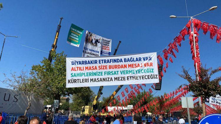 <p><strong>"KARANLIK GÜNLER GERİDE KALDI"</strong></p>

<p> </p>

<p>"Her gecenin bir sabahı olduğu gibi Diyarbakır'ın yaşadığı karanlık günler de geride kalmıştır."</p>
