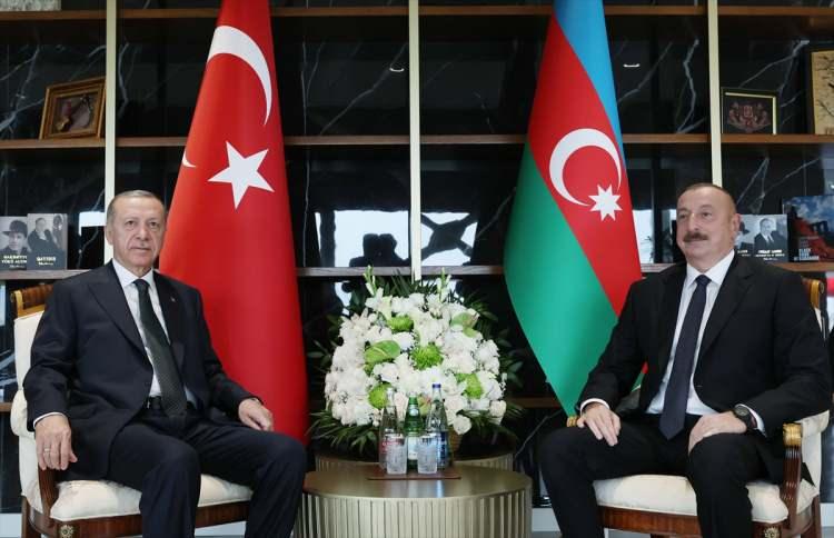 <p>Azerbaycan Cumhurbaşkanı İlham Aliyev tarafından karşılanan Erdoğan, daha sonra baş başa görüştü.</p>
