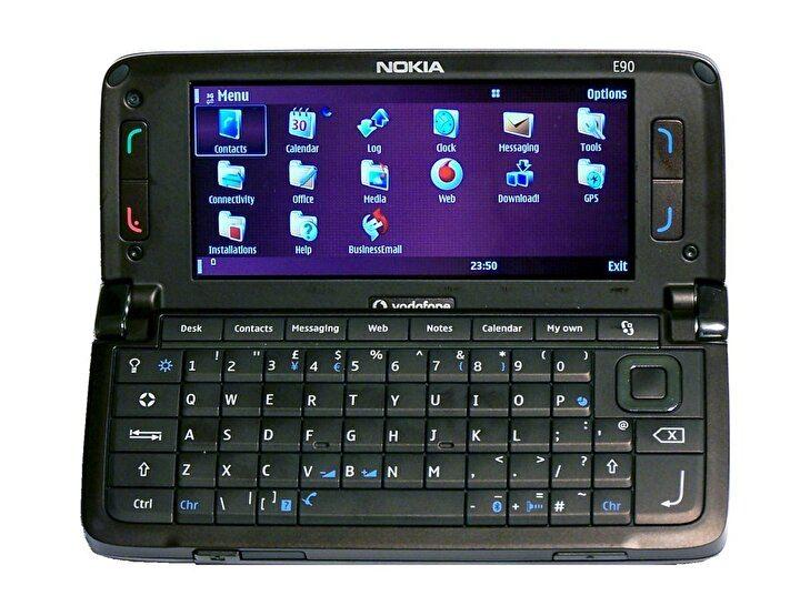 <p>Nokia E90 Communicator - £134,25 (2 bin 790 TL)</p>
