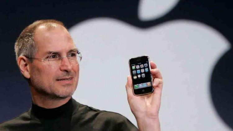 <p>Bu hafta bir teklif sahibi, açılmamış birinci nesil bir iPhone için orijinal fiyatının 50 katından fazla olan 39.000 $ (725 bin TL) ödedi.</p>
