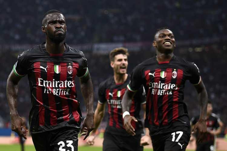 <p>İtalya Serie A<br />
<br />
Milan <br />
<br />
11 maç 24 gol</p>