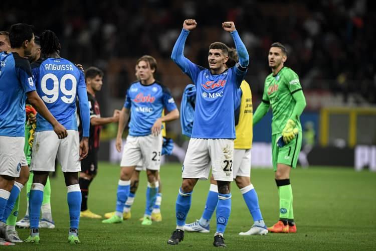 <p>İtalya Serie A<br />
<br />
Napoli <br />
<br />
10 maç 25 gol</p>