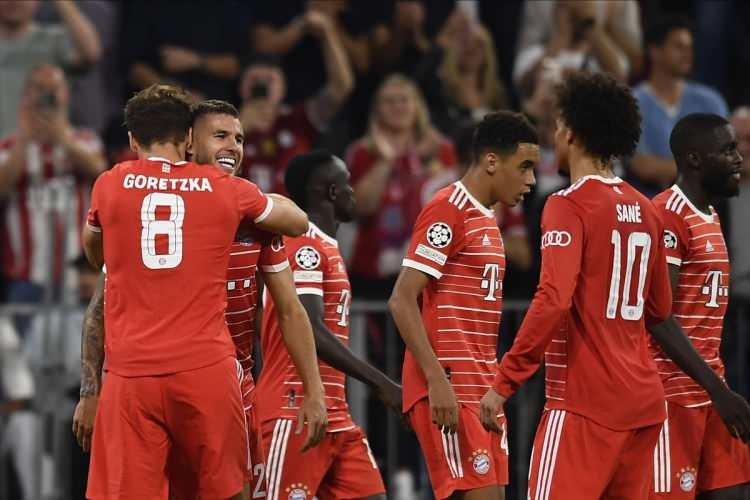 <p>Almanya Bundesliga<br />
<br />
Bayern Münih<br />
<br />
11 maç 32 gol</p>