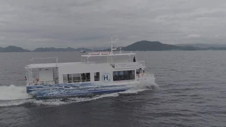 <p>Feribotun günlük kullanıma açılıp açılmayacağına yönelik soruya, "Tokyo Valiliği, izin sağlandığı sürece feribotumuz teknik olarak hazır." şeklinde cevap veren Aonuma, Hydro BINGO'nun başarısından sonra 2024'te 4 ya da 5 kat, 2026'da da 8 kat daha büyük gemiler inşa etmeyi hedeflediklerini söyledi (AA).</p>