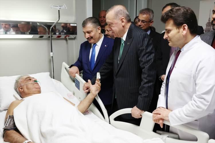 <p>Paylaşımda ayrıca Cumhurbaşkanı Erdoğan'ın, beraberinde Sağlık Bakanı Fahrettin Koca ile milletvekili Ayrım'a yaptığı ziyaretten fotoğraf yer aldı.</p>
