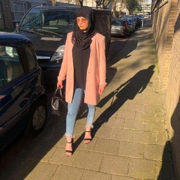 <p>Hollanda'da yaşayan Şahin ailesinin lösemi hastası olan kızları Dilara Şahin (25), tedavi gördüğü hastanede komadayken doktorlar yaşam destek ünitesi fişini çekme kararı verdi.</p>
