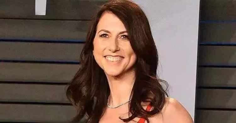<p>22- MACKENZİE SCOTT: 53 MİLYAR DOLAR</p>