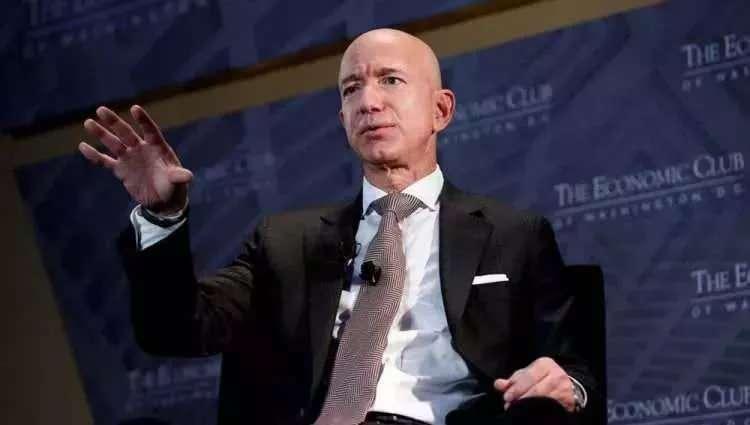 <p>2-JEFF BEZOS: 171 MİLYAR DOLAR</p>
