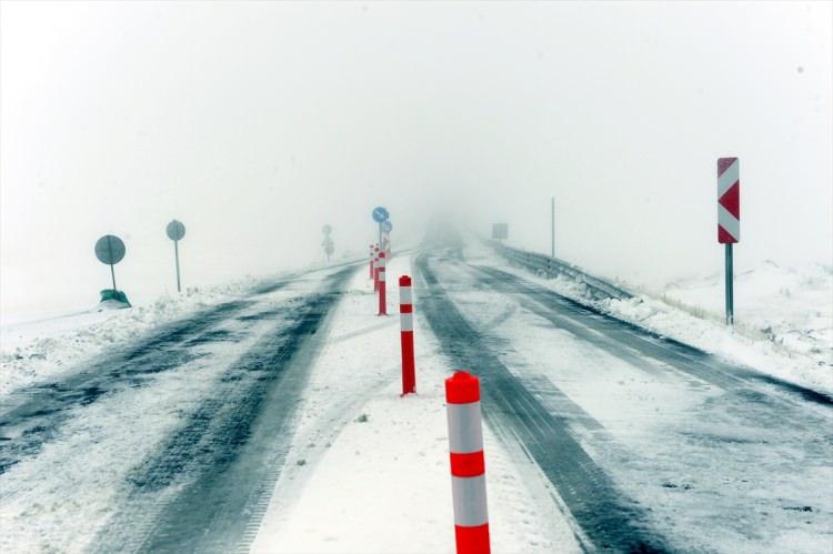 <p>Meteoroloji Genel Müdürlüğü tarafından yapılan son değerlendirmelere göre ülkemizin doğu kesimleri parçalı yer yer çok bulutlu, Doğu Anadolu’nun güneydoğusu ile Güneydoğu Anadolu'nun doğusunun yağışlı geçeceği tahmin ediliyor.</p>

<p><br />
(Fotoğraf: ARDAHAN: )</p>
