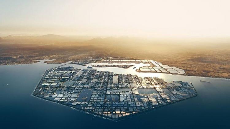 <p>Ülkenin kuzeybatısındaki Neom'un konumu, Akabe Körfezi ve Süveyş Kanalı ile deniz ticaret yollarına yakın bir noktada.</p>

