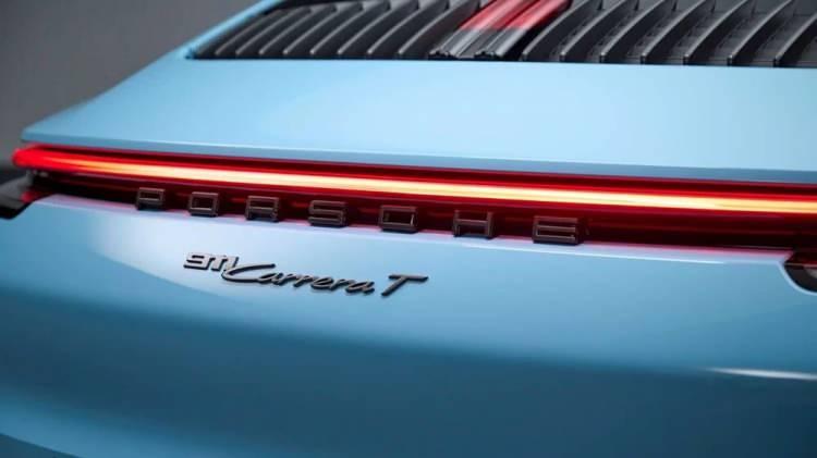 <p>Porsche, 911 Carrera ile Carrera S arasında konumlanacak yeni modeli 911 Carrera T'yi tanıttı.</p>

<p> </p>
