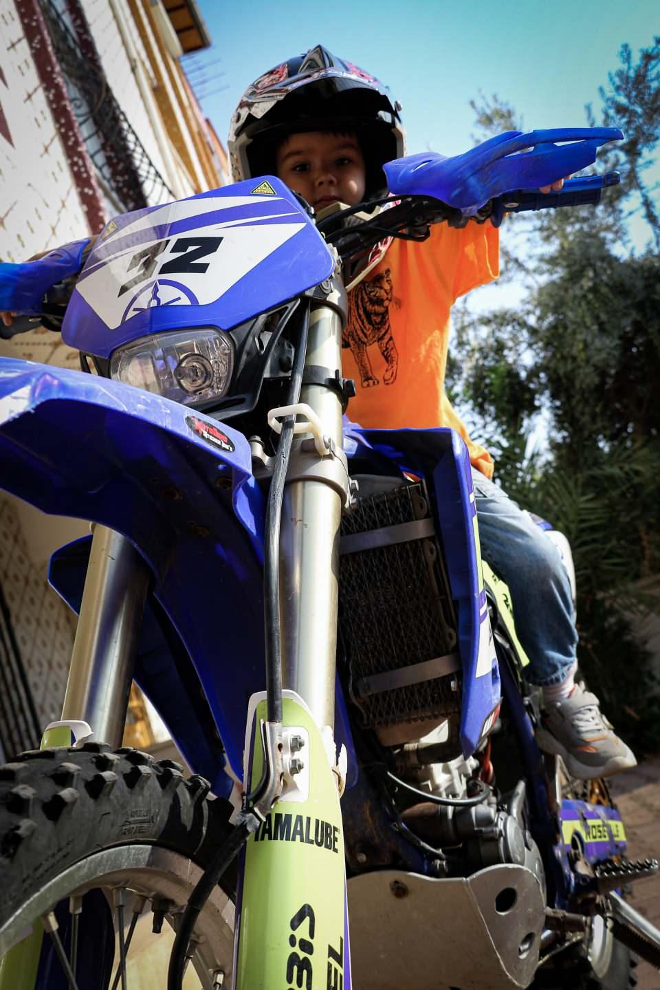 <p><strong>"Babam gibi yarışçı olacaktım"</strong><br />
<br />
Minik Göktürk ise, tekrar kavuşmak istediği motoruyla yarışlara katıldıktan sonra gokart sürmek istediğini söyledi. Göktürk, "Motosikletimi hırsızlar aldı. Babam gibi yarışçı olacaktım" dedi.</p>
