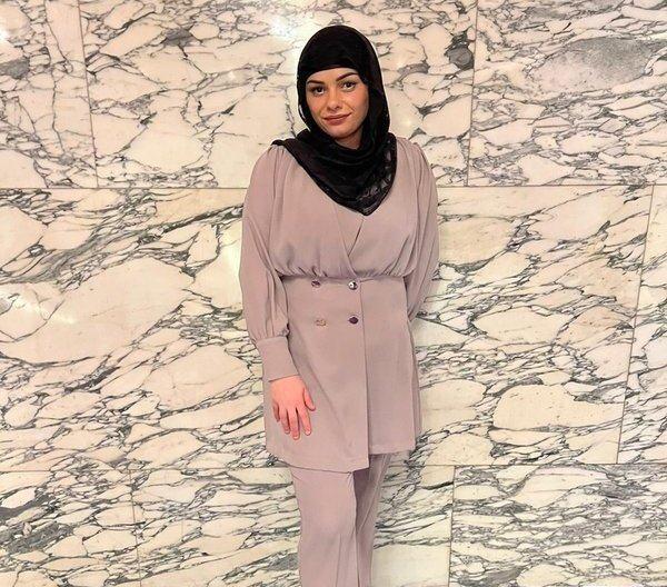 <p><span style="color:rgb(165, 42, 42)"><strong>SON SÖZLERİ MEZAR TAŞINA KAZINDI</strong></span></p>
<p><strong>Baba Oğuz Şahin, kızının ölmeden önceki son sözlerinin vasiyet gibi olduğunu belirterek şunları söyledi:</strong></p>
<p> </p>