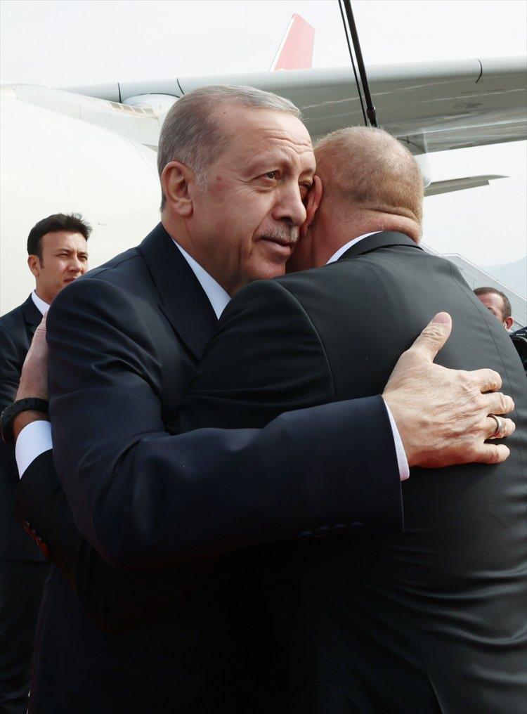 <p>Cumhurbaşkanı Recep Tayyip Erdoğan, özel uçak "TUR" ile Azerbaycan'ın Zengilan şehrine geldi.</p>

<p> </p>
