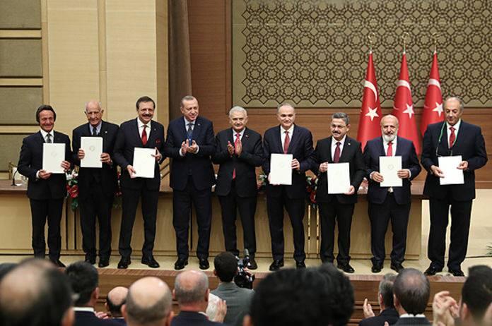 <p>Sanayi ve Teknoloji Bakanlığı ile TOBB koordinasyonunda yürütülen yerli otomobil üretimi için, 2 Kasım 2017'de Türkiye'nin Otomobili Projesi Ortak Girişim Grubu İşbirliği Protokolü; Anadolu Grubu, BMC, Kıraça Holding, Turkcell Grubu ve Zorlu Holding ile imzalandı.</p>