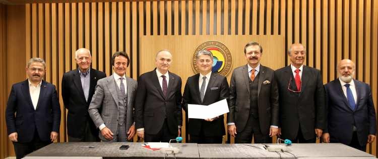 <p>Daha sonra şirketleşme süreci başlarken, bu konuda gerekli teknik ve finansal analizlerin yapıldığı bir döneme girildi. Yerli Otomobil Projesi'ndeki 5 "babayiğide" ek olarak TOBB da yüzde 5 hisseyle şirkete ortak oldu.</p>