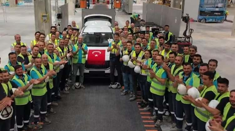 <p>Tesisin üstyapı çalışmaları Ocak 2021'de başlatıldı. Şubat ayında tesisin boyahane, enerji ve gövde binalarının altyapı çalışmaları tamamlandı.</p>