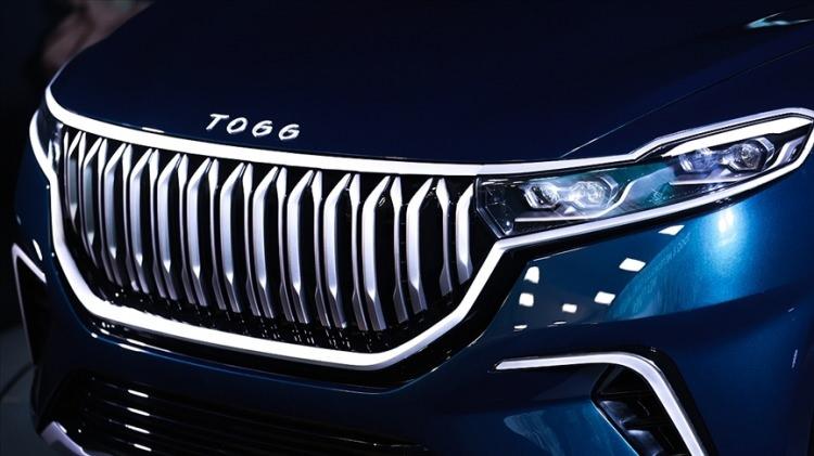 <p>Gerçekleştirilen sermaye artırımıyla Togg, 996 milyon 774 bin lira ile Türkiye'de ödenmiş sermayesi en yüksek otomotiv şirketi olurken, şirketteki ortaklık payları da değişti.</p>

<p>Sermaye artırımına katılmayan KÖK Ulaşım Taşımacılık AŞ'nin Togg'daki hisseleri, pay sahipleri sözleşmesi çerçevesinde nominal bedelden mevcut ortaklarca satın alındı. Anadolu Grubu, BMC, Turkcell ve Vestel Elektronik'in hisseleri yüzde 19'dan yüzde 23'e, TOBB'un yüzde 5 olan hissesi ise yüzde 8'e yükseldi.</p>
