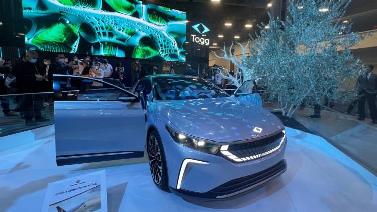<p>Togg ocak ayında, dünyanın en büyük tüketici elektroniği fuarı CES 2022'de yerini aldı. Sektörünün saygın yayını Exhibitor, 2300 katılımcı arasından "CES'in En İyi 20 Markası"ndan biri olarak Togg'u seçti.</p>