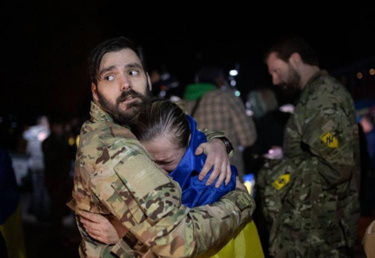 <p>Ukrayna Devlet Başkanlığı Ofisi Başkanı Andrey Yermak sosyal medya hesabından yaptığı açıklamada, Rusya ile yapılan esir takası anlaşması doğrultusunda 108 Ukraynalı kadının Ruslar tarafından serbest bırakıldığını ifade etti.</p>