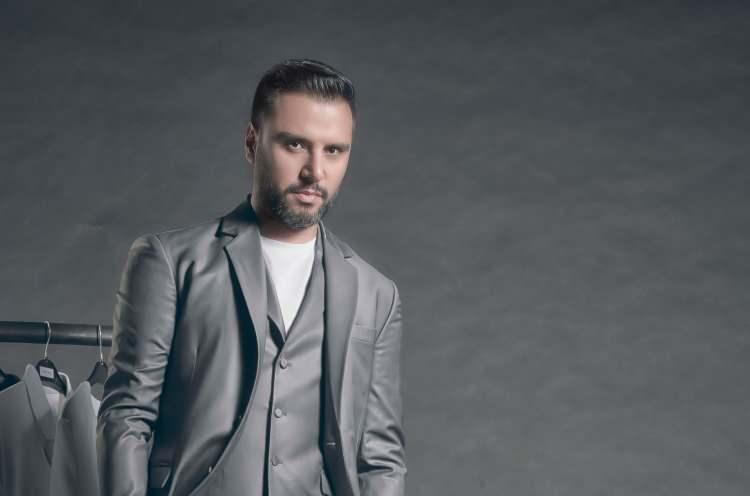 <p><span style="color:#008080"><strong>Müziyenlik kariyerinin yanı sıra bir dönem oyunculuk yapan, şimdilerde TV sunucusu olan Alişan'ın serveti:</strong></span></p>
<p><span style="color:#4B0082"><strong>45 Milyon dolar</strong></span></p>