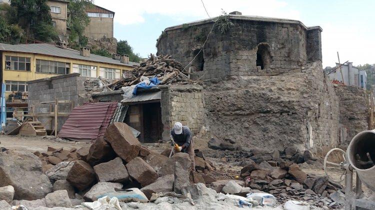 <p>Açıklamalarda bulunan Vali Oktay Çağatay, bu çalışmaların tam olarak bitmesinin ardından Bitlis'in yerli ve yabancı olmak üzere milyonlarca turisti ağırlayacağını söyledi. </p>
<p> </p>