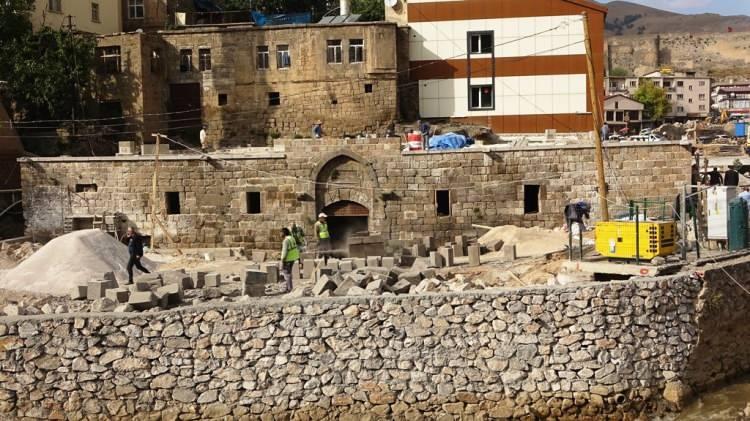 <p><strong>“Önümüzdeki haftalarda tur operatörlerini ilimize davet ettik” diyen Çağatay, konuşmasına şöyle devam etti:</strong></p>

<p>“Kendileri Bitlis’i çok güzel bir destinasyon olarak değerlendiriyorlar. Biz de son düzenlemeleri göstereceğiz. Buradaki oteller ve STK temsilcileri ile buluşturacağız. </p>
