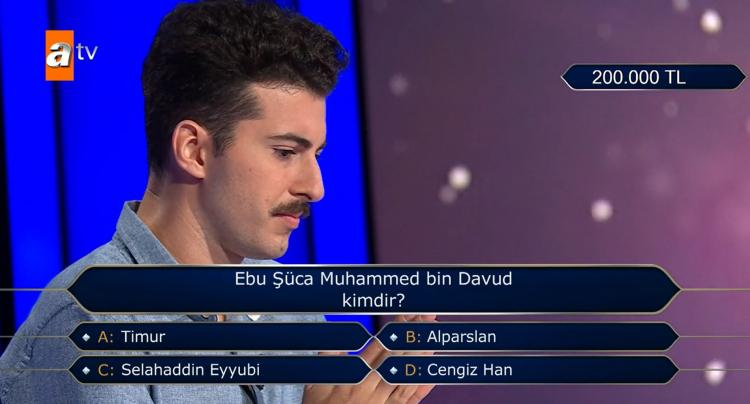 <p><span style="color:#000000"><strong>"Timur", "Alparslan", "Selahaddin Eyyubi" ve "Cengiz Han" seçenekleri arasında kararsız kalan yarışmacı uzun bir süre düşündü. </strong></span></p>

