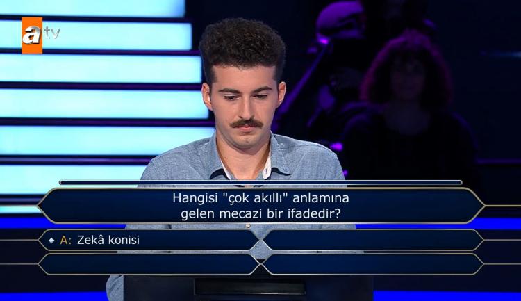 <p><span style="color:#000000"><strong>İlk soruları rahatlıkla yanıtlamayı başaran Çetiner, adım adım 1 milyonluk büyük ödüle doğru yürüdü. </strong></span></p>
