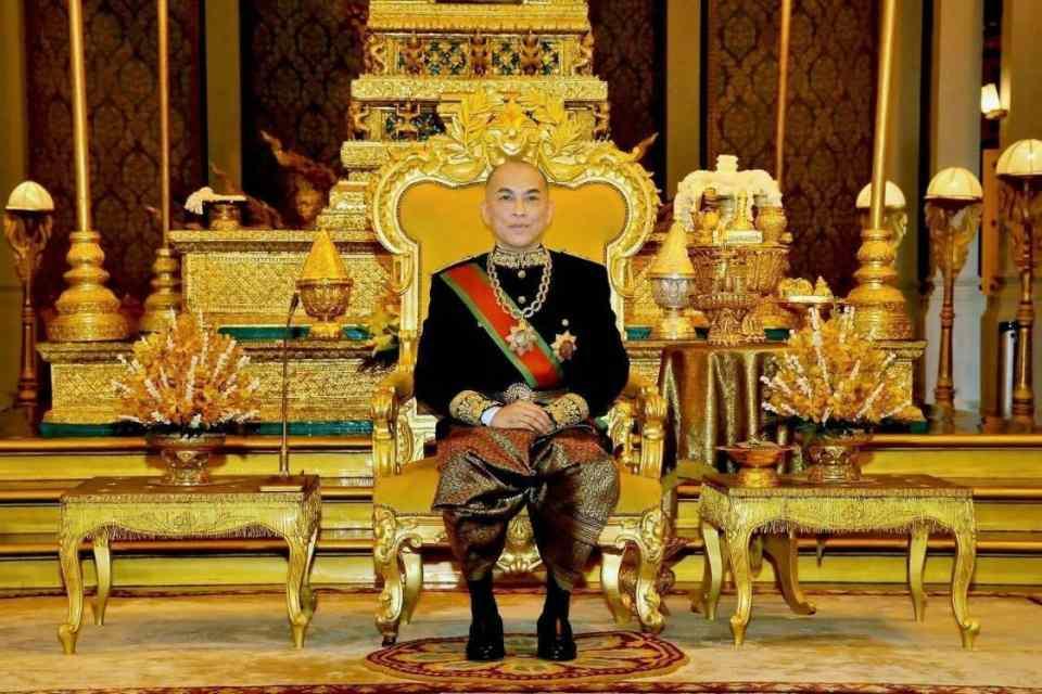 <p><strong>Kamboçya</strong></p>

<p>Norodom Sihamoni</p>

<p>Göreve başlama tarihi: 2004</p>

<p>İktidar süresi: 18 yıl</p>
