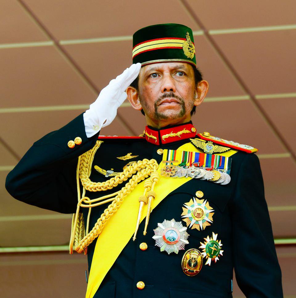 <p><strong>Brunei</strong><br />
<br />
<strong>Hassanal Bolkiah</strong><br />
<br />
Göreve başlama tarihi: 1967<br />
<br />
İktidar süresi: 55 yıl</p>