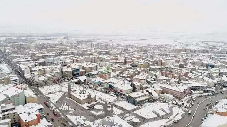 <p>Erzurum - 442 bin 107 kişi</p>
<p> </p>