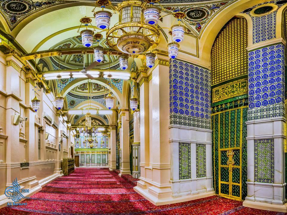 <p>Mezar-ı Şerifin arka kısmı</p>
