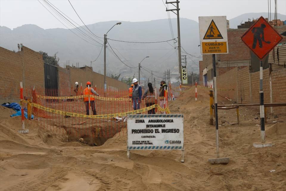 <p>Peru'nun başkenti Lima'da doğal gaz onarımı esnasında, Kolomb öncesi döneme ait 800 yıllık mezarlık bulundu. </p>

<p> </p>
