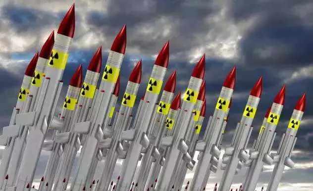 <p>6800 nükleer bomba</p>