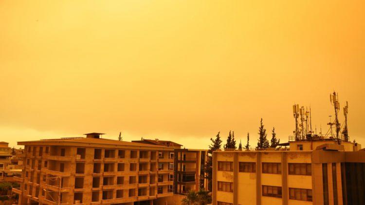 <p>Meteoroloji'nin son dakika hava durumu raporuna göre, yarın için 9 ilde sarı kodlu toz taşınımı uyarısı yapıldı.<br />
<br />
İşte Meteoroloji`nin toz taşınımına karşı uyardığı iller...</p>
