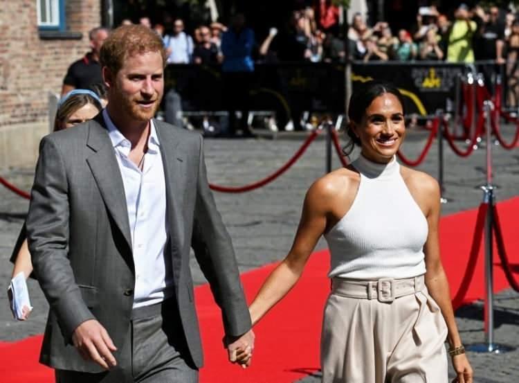 <p>70 YIL SONRA BİR İLK!</p>
<p>Kraliçe 2. Elizabeth büyük bir törenle son yolculuğuna uğurlanmış, Westminster Kilisesi'ndeki cenaze törenine Kraliyet Ailesi'in yanı sıra çok sayıda devlet başkanı ve ülke temsilcisi de katılmıştı.</p>