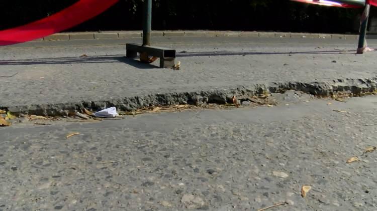 <p><strong>ZEMİN KAYDI</strong></p>

<p>Avcılar Cihangir Mahallesi Petrol Ofisi Caddesi'nde haziran ayında başlayan iş merkezi inşaatında 5 Ekim günü zemin kayması meydana geldi. Kayma nedeniyle caddede ve yakındaki iş merkezinin duvarları ile bahçesinde çatlaklar oluştu. </p>
