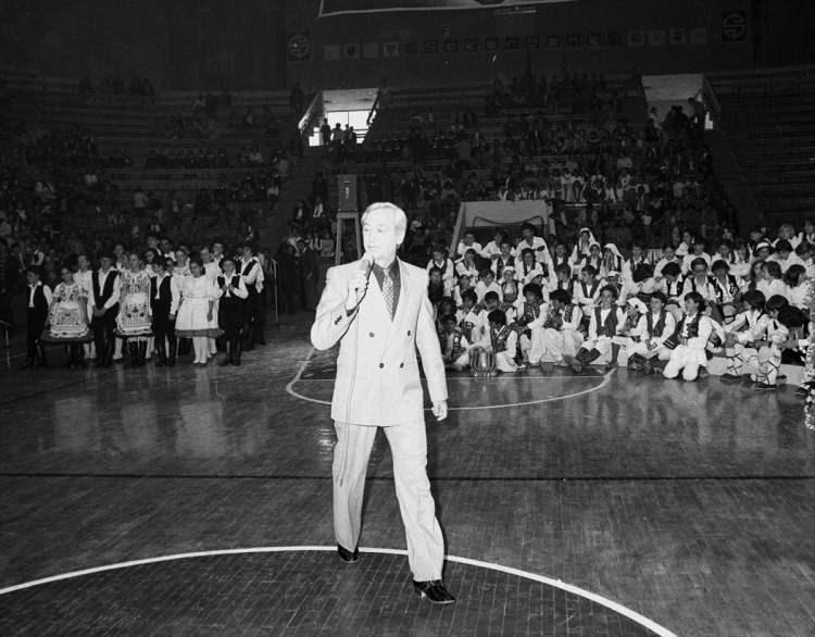 <p>1953'te Alp Zirek ve Halit Talayer ile birlikte Türkiye'nin ilk günlük spor gazetesi Türkiye Spor'u çıkardı.</p>
