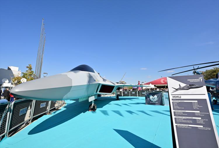 <p>AK Parti "Türkiye Yüzyılı" Tanıtım Toplantısı için partililer ve davetliler, Ankara Spor Salonu'na gelmeye başladı.</p>

<p> </p>
