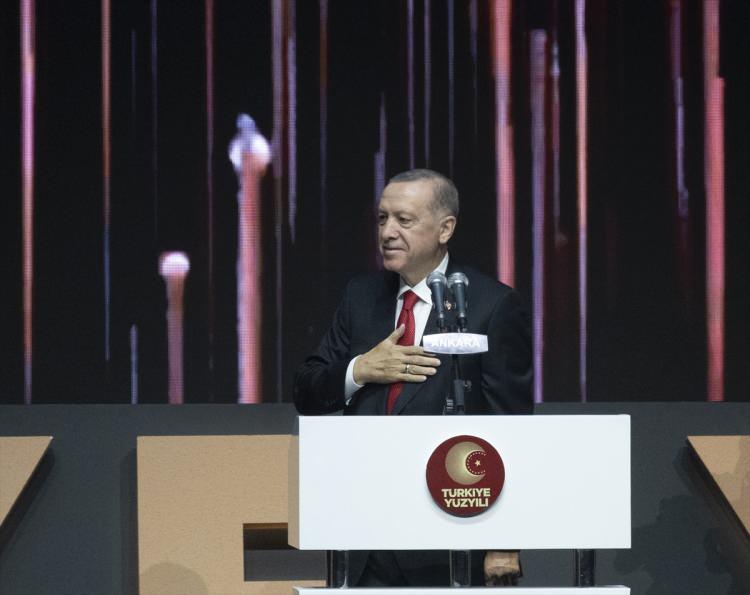 <p>İSTİKRARIN YÜZYILI<br />
<br />
Siyasal istikrarın sağladığı güven ve küresel krizlerde izlenen doğru stratejiler ile üretim, istihdam, sağlık ve adalette sarsılmaz temeller attık. Global dönüşüm sürecinin gerekliliklerini güçlü liderlik yapımızın izlediği doğru politikalar ile yerine getiriyoruz. Günü kurtarmak için değil, güçlü bir gelecek için somut adımlar atmaktayız. Türkiye Yüzyılı’nda geçmişte olduğu gibi tüm dünyaya karşı her alanda verdiğimiz mücadelemizde istikrarın gücü bir büyük zafere daha taşıyacağız.</p>